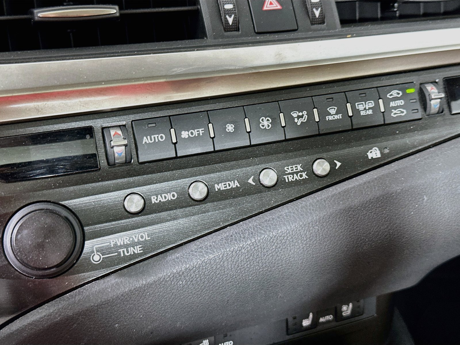 Used 2020 Lexus ES 300h w/ Premium Package FWD image 16
