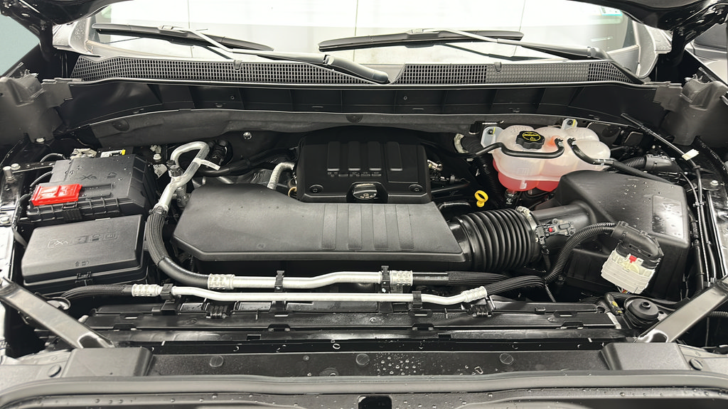 Used 2025 Chevrolet Silverado 1500 LT AWD/4WD image 27