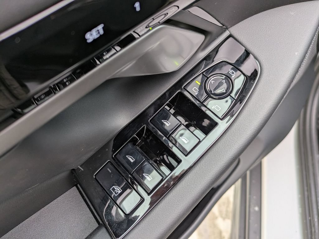 New 2026 BMW 530i xDrive w/ Premium Package AWD/4WD image 13