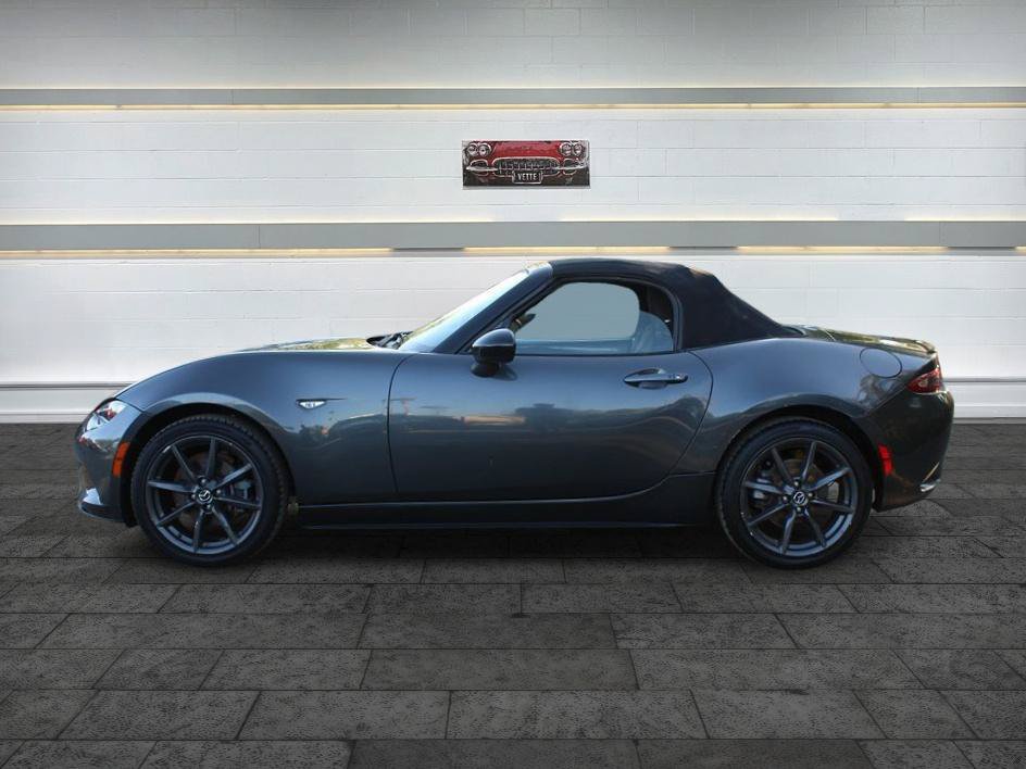 Used 2017 MAZDA MX-5 Miata Club RWD image 4