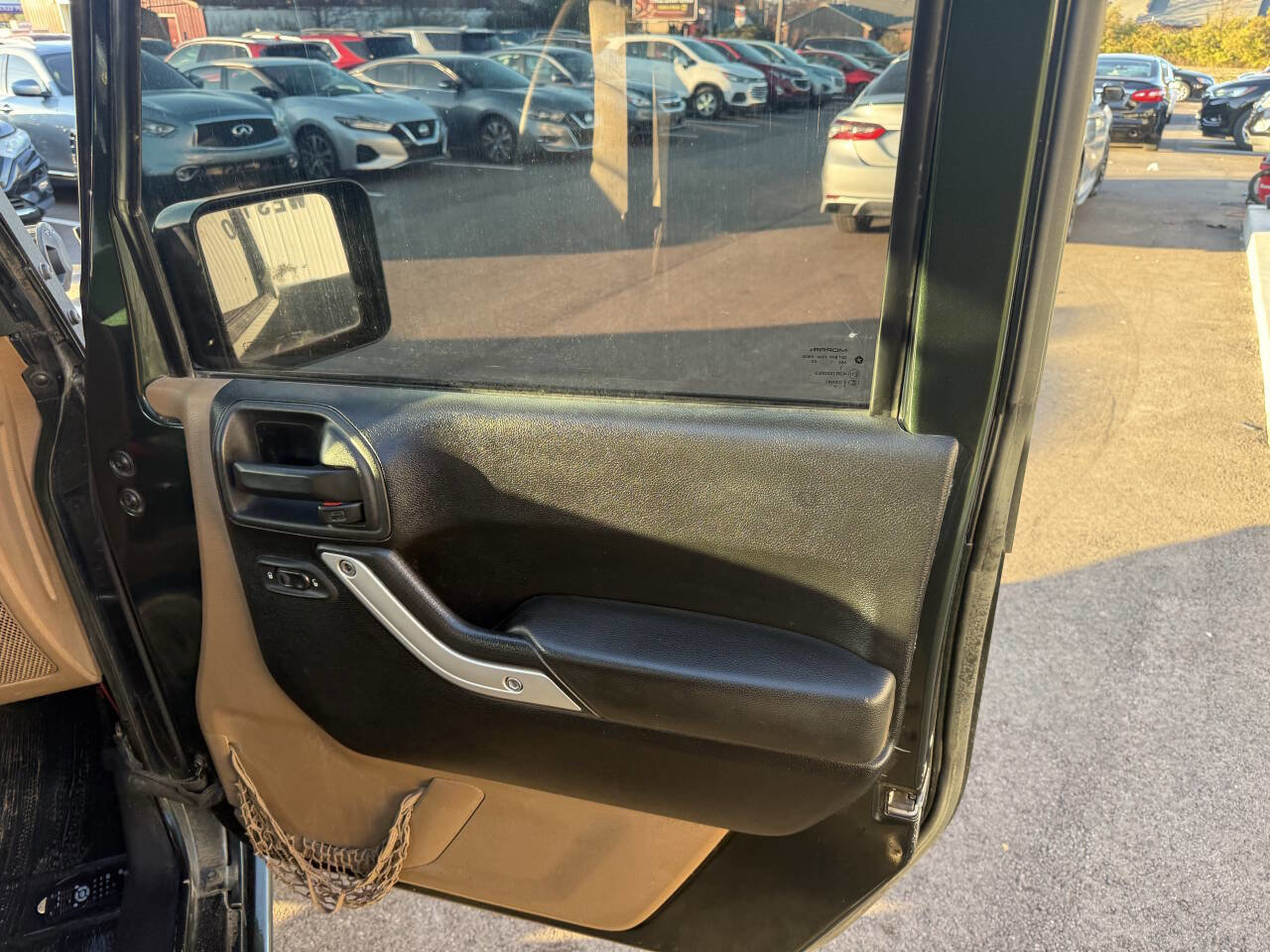 Used 2011 Jeep Wrangler Unlimited Rubicon w/ Dual Top Group image 13