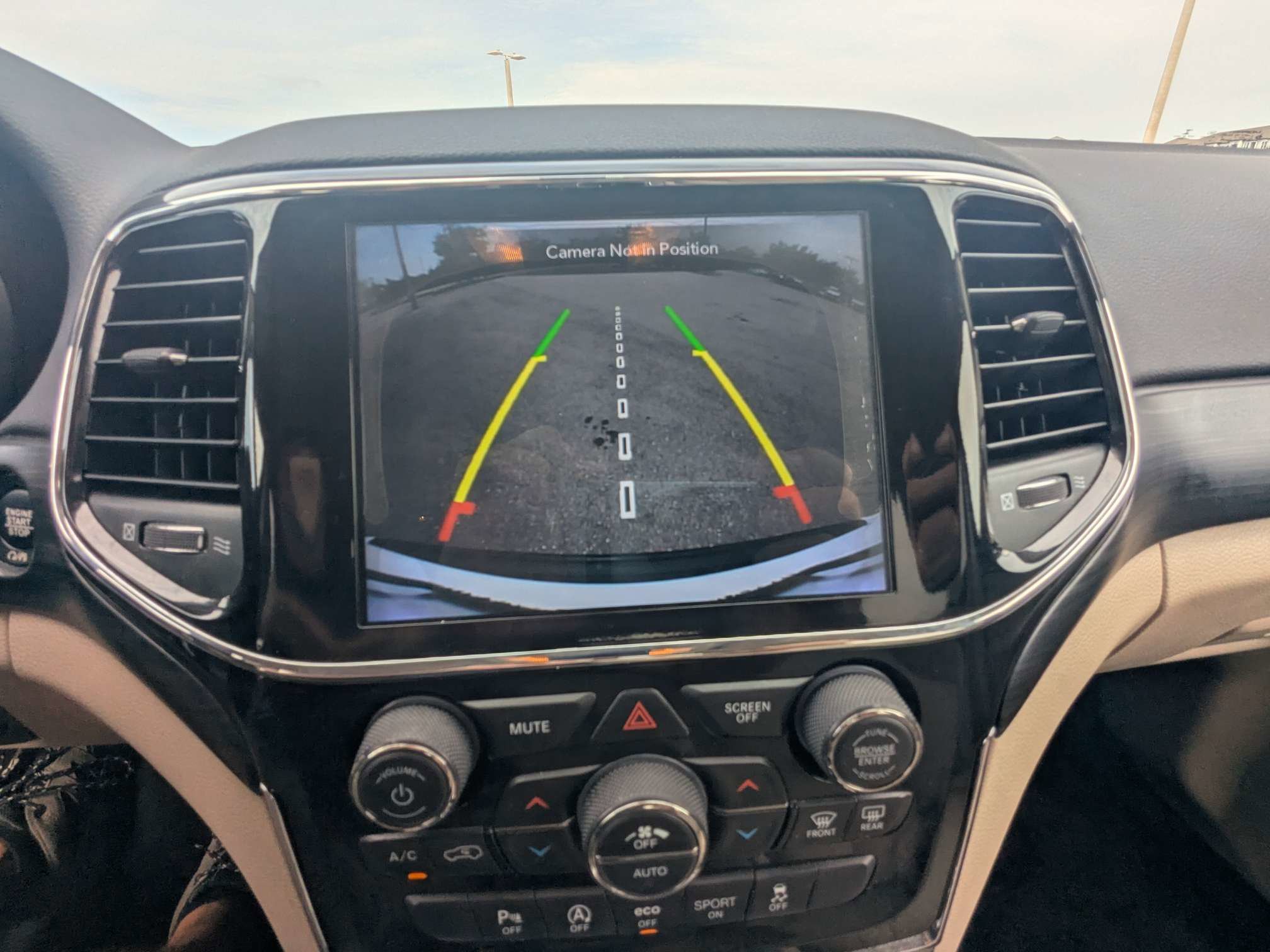 Used 2022 Jeep Grand Cherokee Laredo E RWD image 25