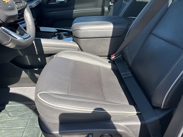 Used 2025 Chevrolet Suburban Premier w/ Sun And Tow Package image 8