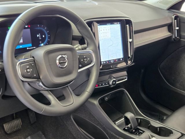 Used 2023 Volvo XC40 B5 Core AWD/4WD image 9
