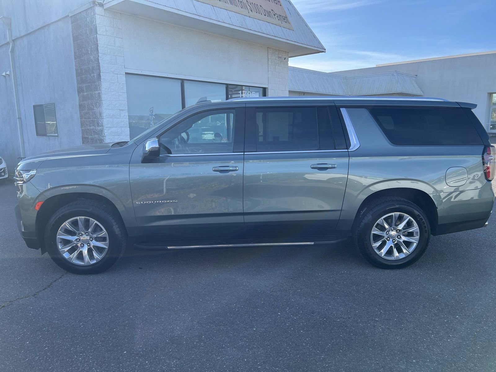 Used 2023 Chevrolet Suburban Premier image 5