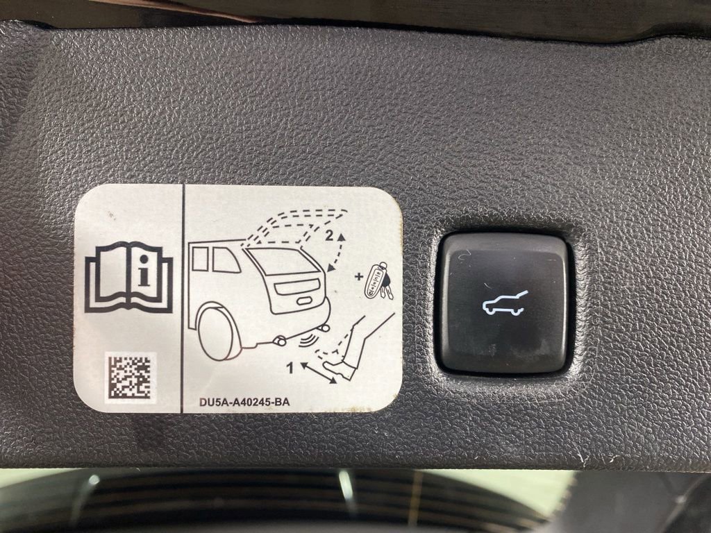 Used 2020 Ford Escape Titanium AWD/4WD image 4
