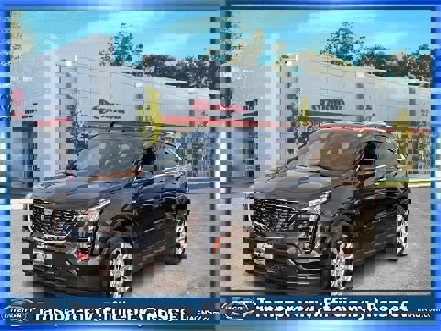 Used 2023 Cadillac XT4 Luxury w/ Cold Weather Package image 7
