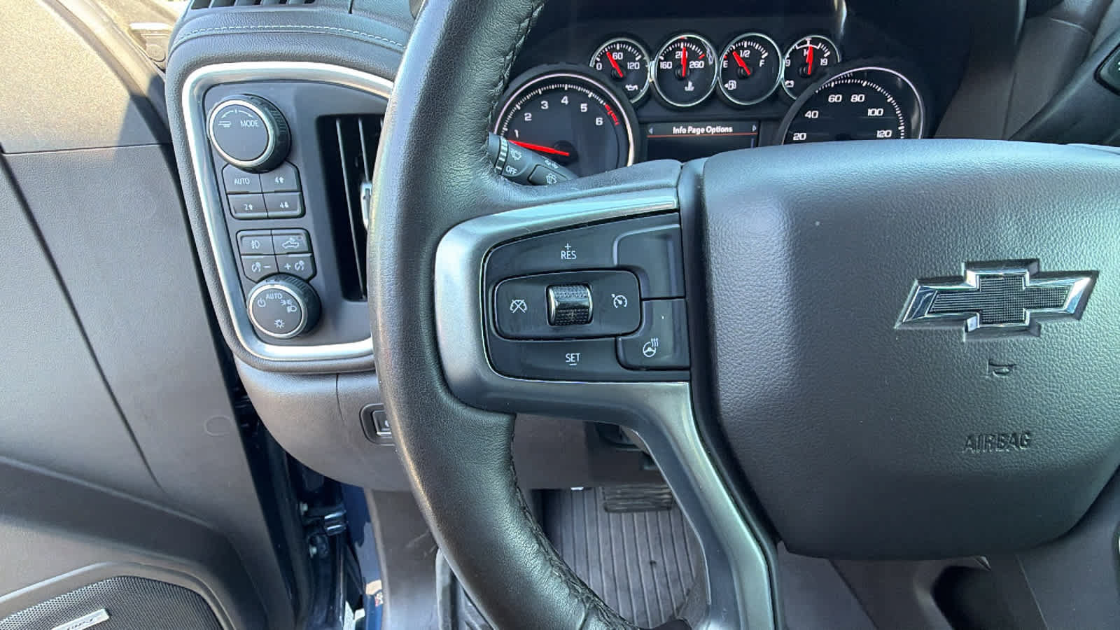 Used 2021 Chevrolet Silverado 1500 LT Trail Boss w/ Convenience Package II AWD/4WD image 19