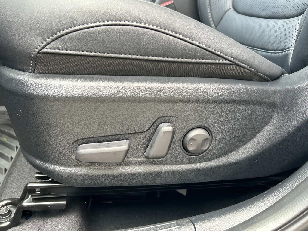 Used 2025 Kia Seltos EX w/ EX Sunroof Package image 17