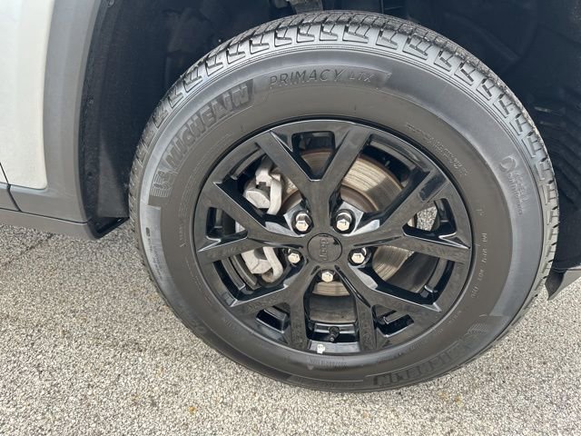 Used 2025 Jeep Grand Cherokee Altitude AWD/4WD image 13