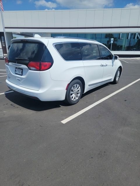Used 2018 Chrysler Pacifica Touring-L w/ Advanced Safetytec Group FWD image 7