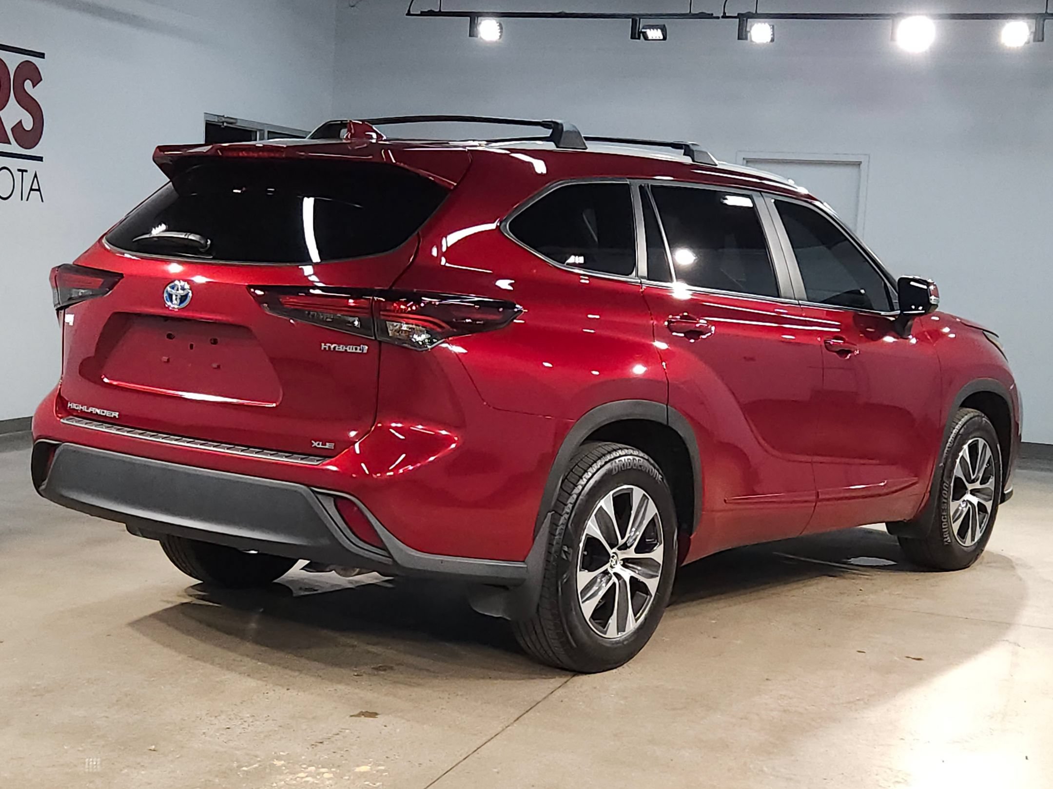 Certified 2024 Toyota Highlander XLE FWD image 7