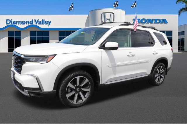 Certified 2024 Honda Pilot Touring image 3