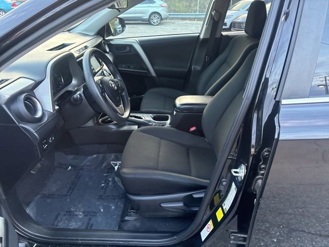 Used 2018 Toyota RAV4 LE image 17