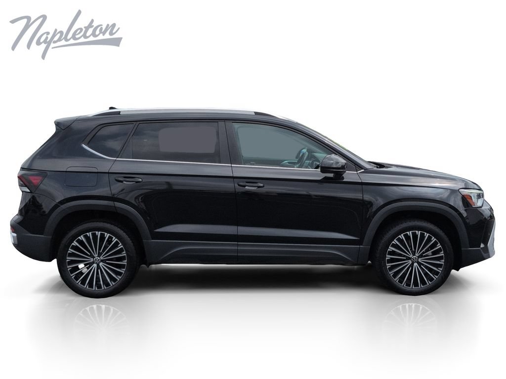 Used 2025 Volkswagen Taos SE FWD image 7