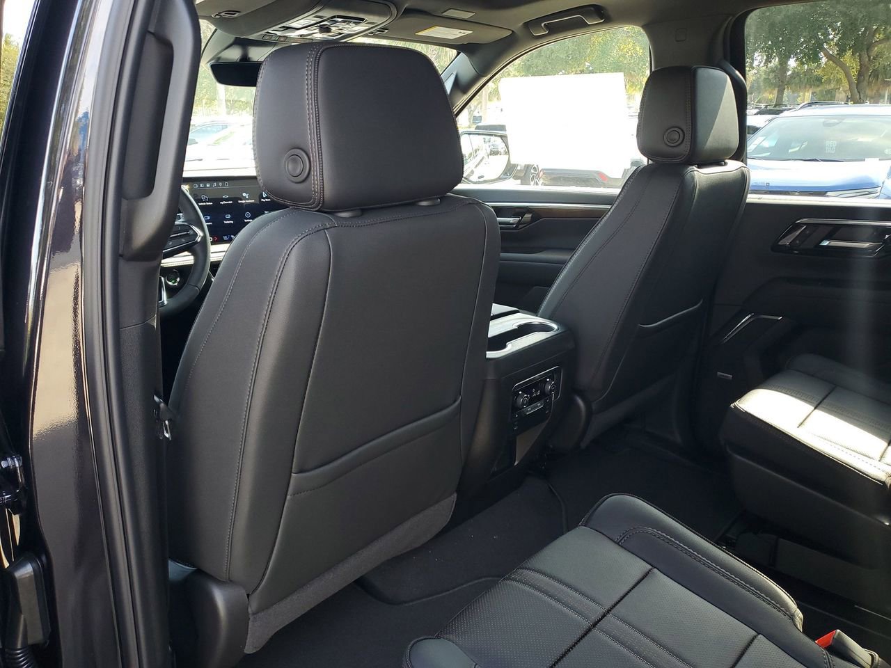 New 2026 Chevrolet Suburban High Country w/ Sun And Tow Package AWD/4WD image 10
