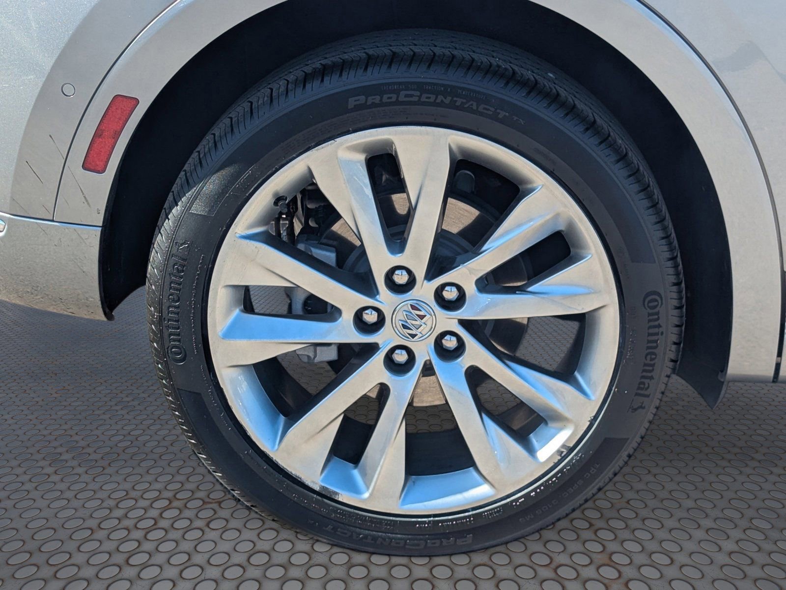 Used 2023 Buick Envision Avenir image 10