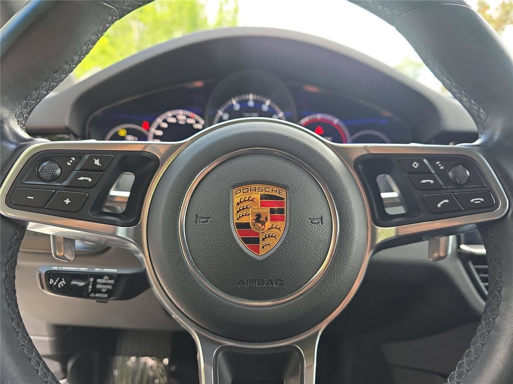 Used 2023 Porsche Cayenne Platinum Edition AWD/4WD image 22
