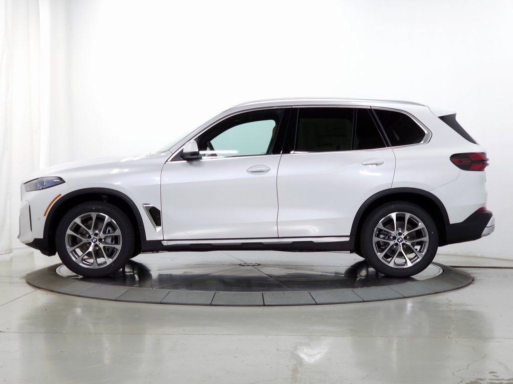 Used 2026 BMW X5 xDrive40i w/ Parking Assistance Package AWD/4WD image 4