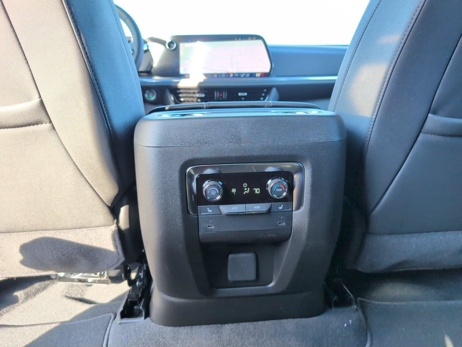 New 2026 Chevrolet Suburban Premier w/ Sun And Tow Package AWD/4WD image 31