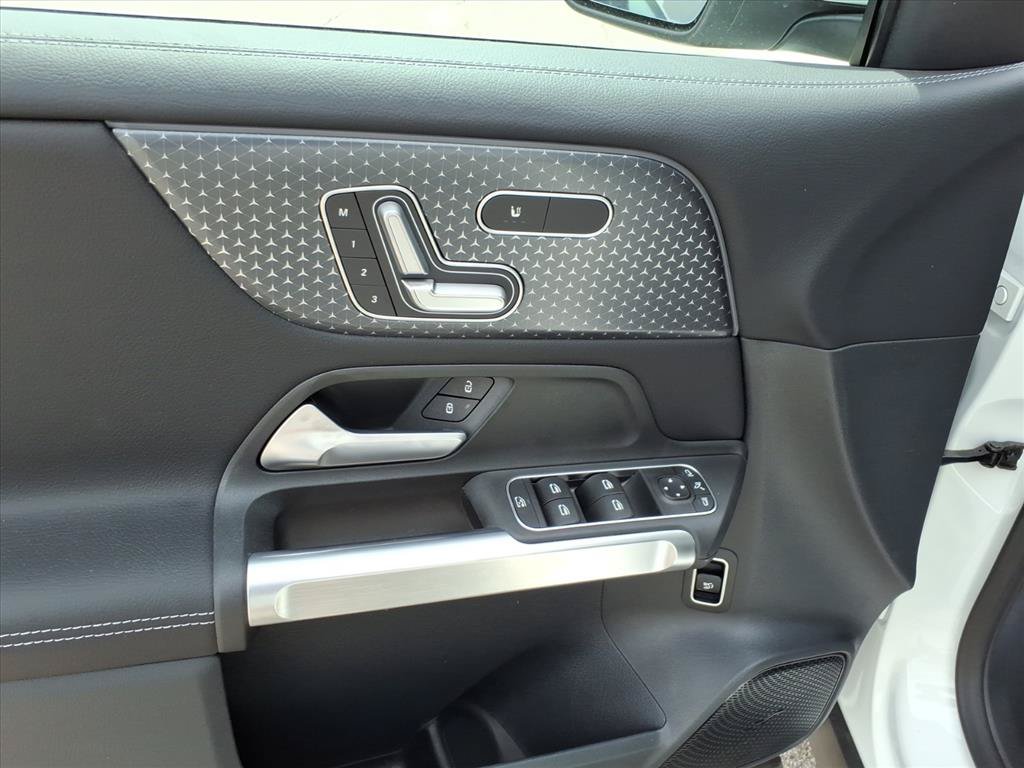 Used 2026 Mercedes-Benz GLB 250 4MATIC image 13