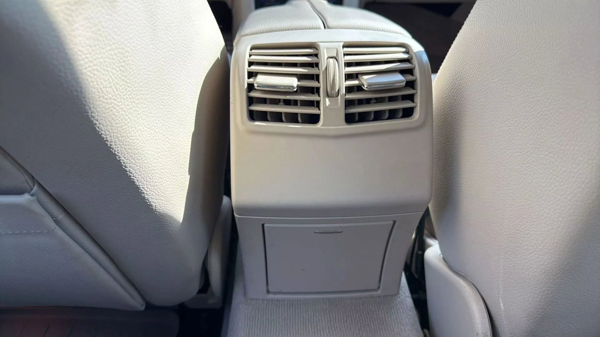 Used 2016 Mercedes-Benz E 350 4MATIC Sedan image 28