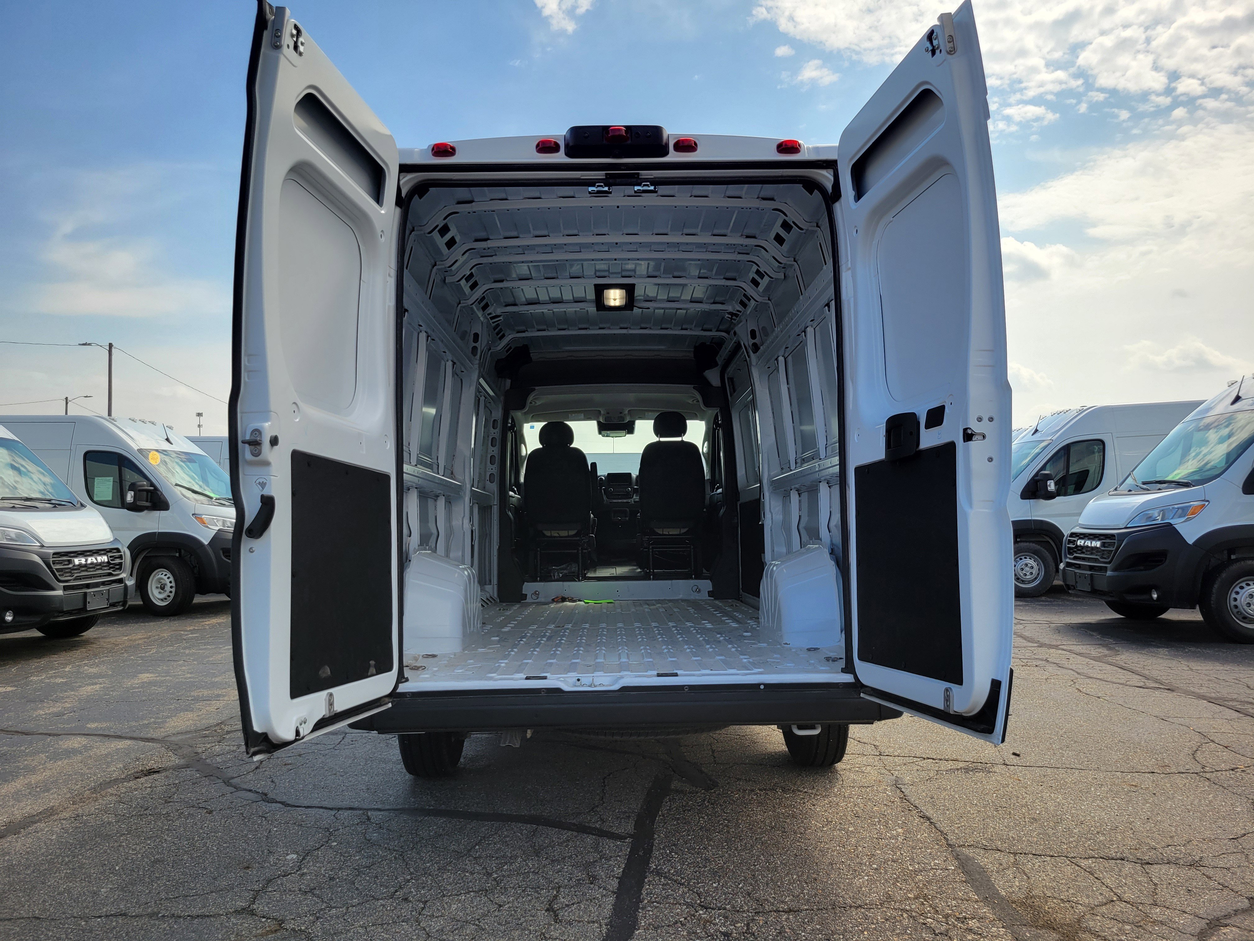 Used 2025 RAM ProMaster 3500 w/ Quick Order Package 22G SLT image 17