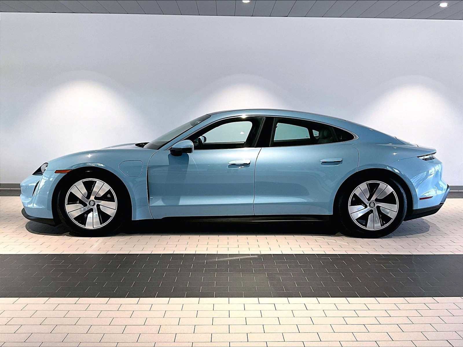 Used 2022 Porsche Taycan 4S image 2