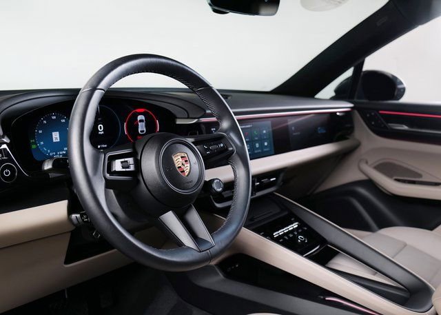 Certified 2025 Porsche Macan 4 Electric image 4