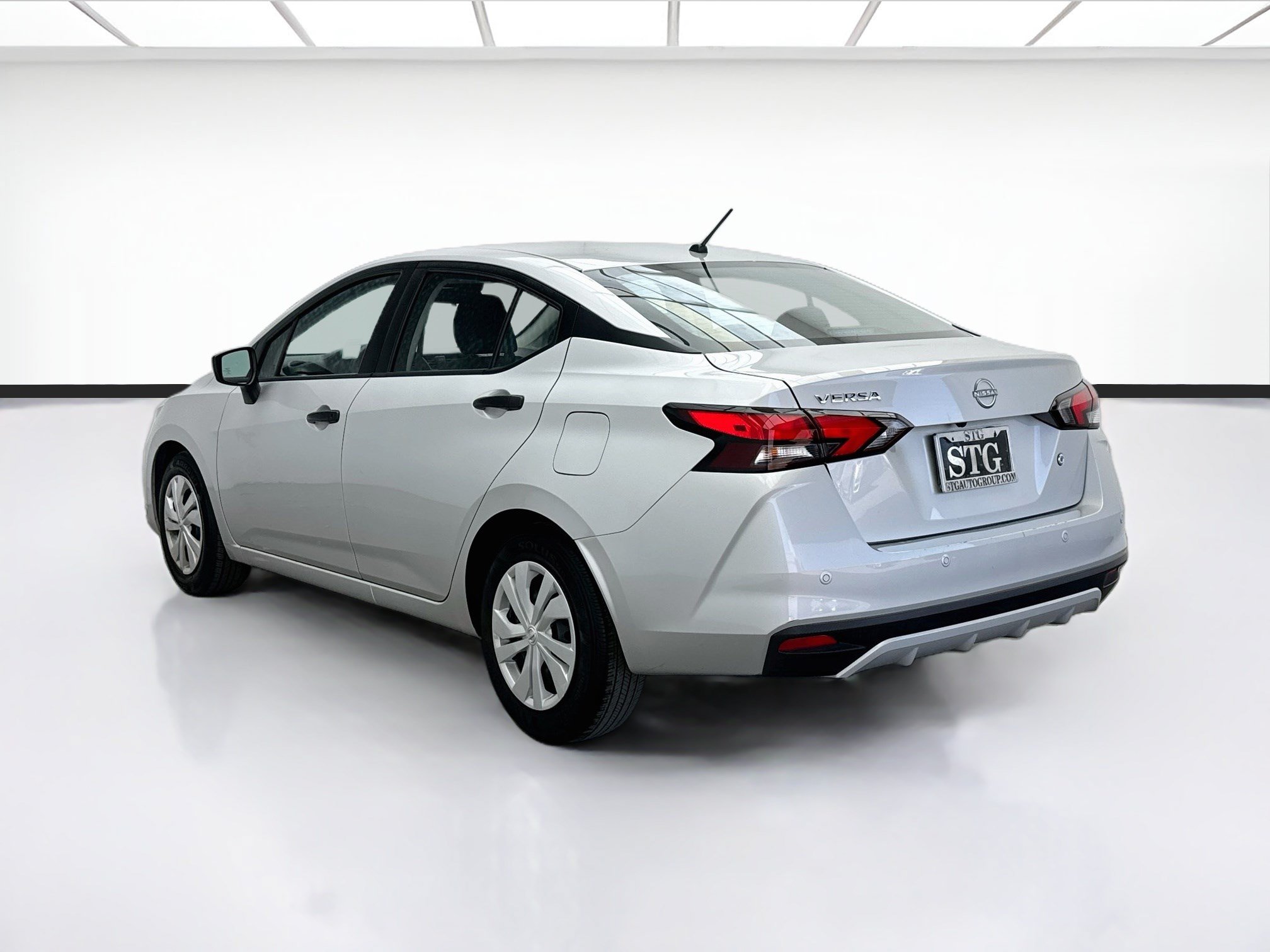 Used 2024 Nissan Versa S FWD image 6
