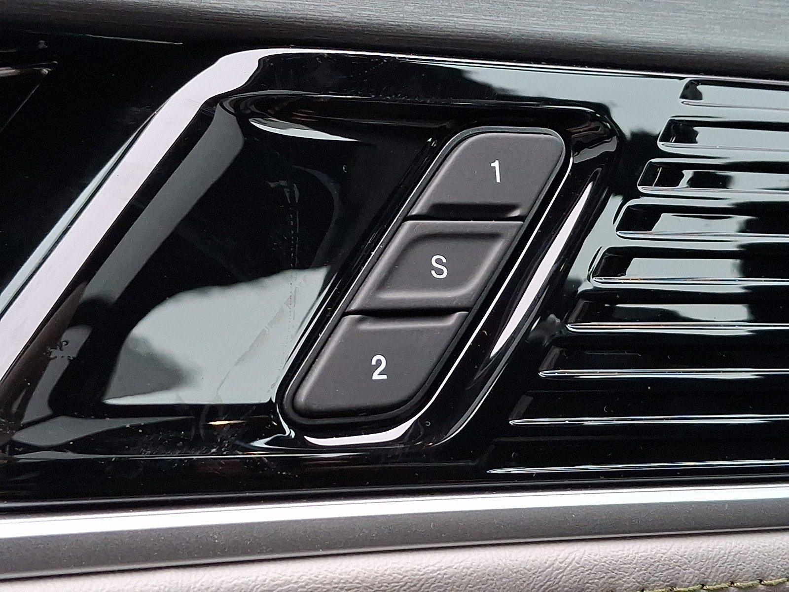 New 2026 Jeep Grand Wagoneer L 4WD w/ Premium Group I image 15