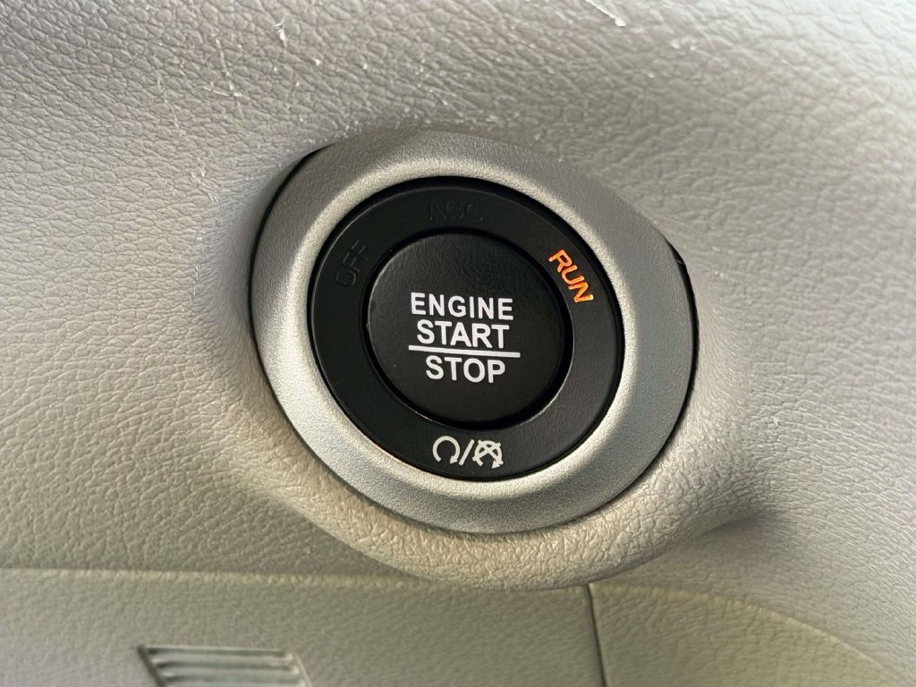 Used 2024 Chrysler Pacifica Touring-L FWD image 21