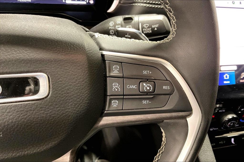 Used 2023 Jeep Grand Cherokee Limited image 24