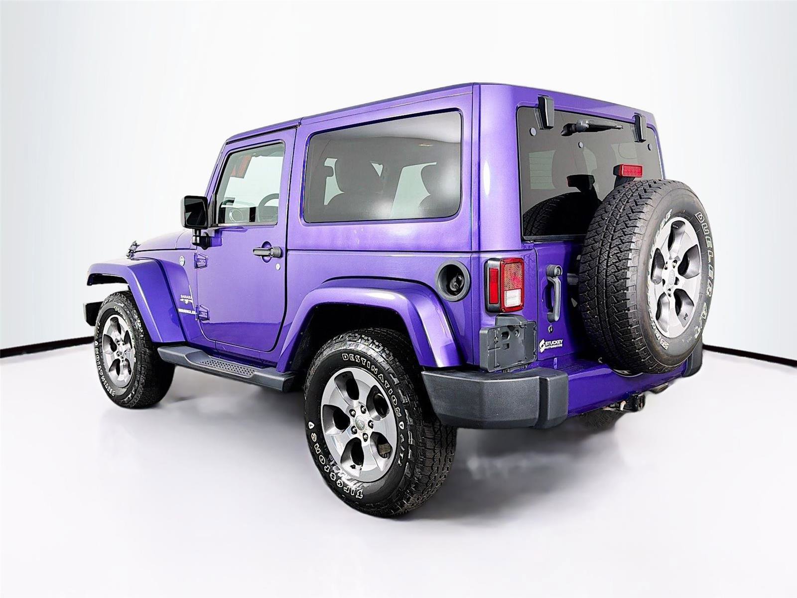 Used 2017 Jeep Wrangler Sahara w/ Connectivity Group AWD/4WD image 5