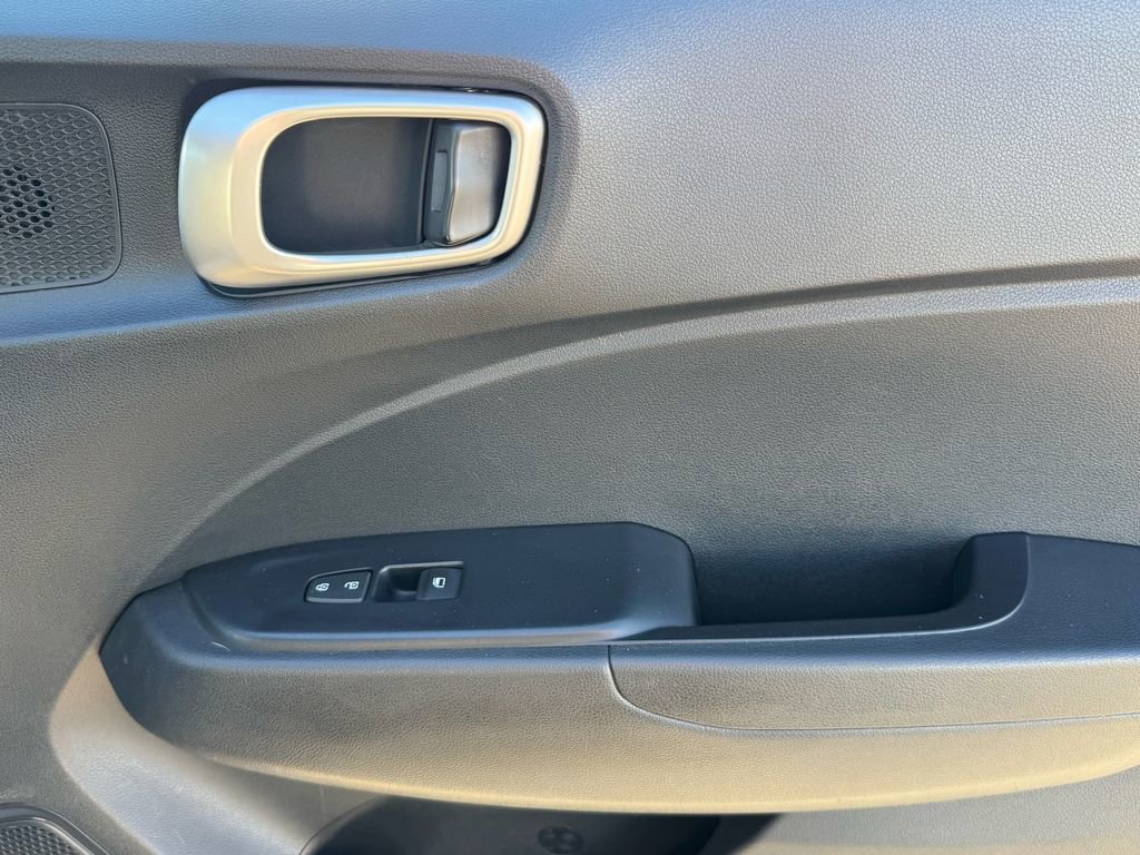 Used 2024 Hyundai Venue SE image 20