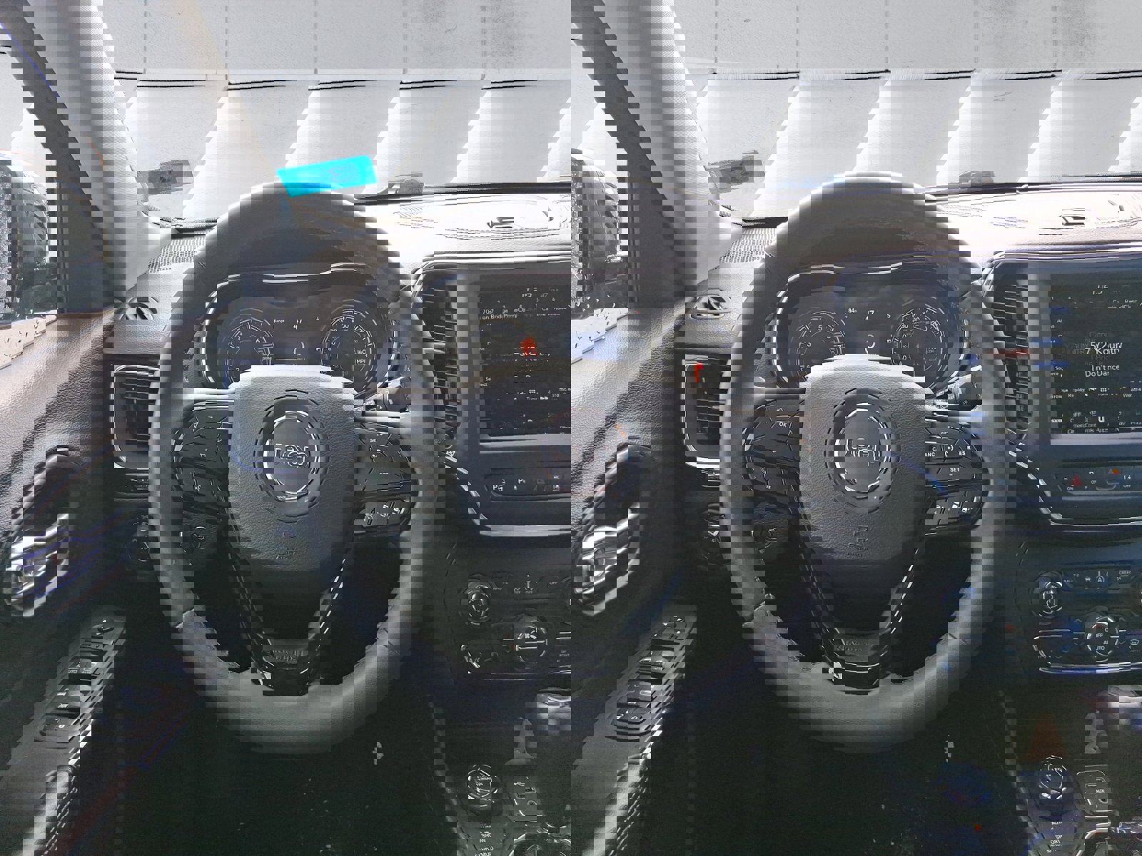 Used 2023 Jeep Cherokee Altitude Lux image 13