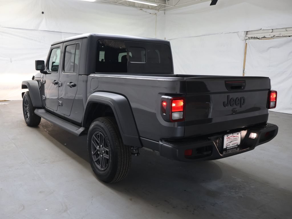 Used 2025 Jeep Gladiator Sport AWD/4WD image 5