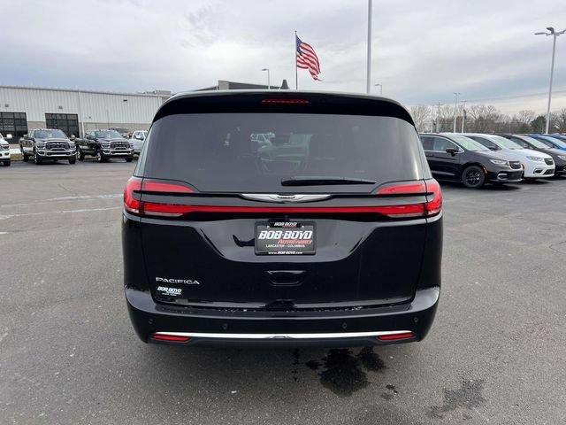 New 2025 Chrysler Pacifica Select FWD image 6