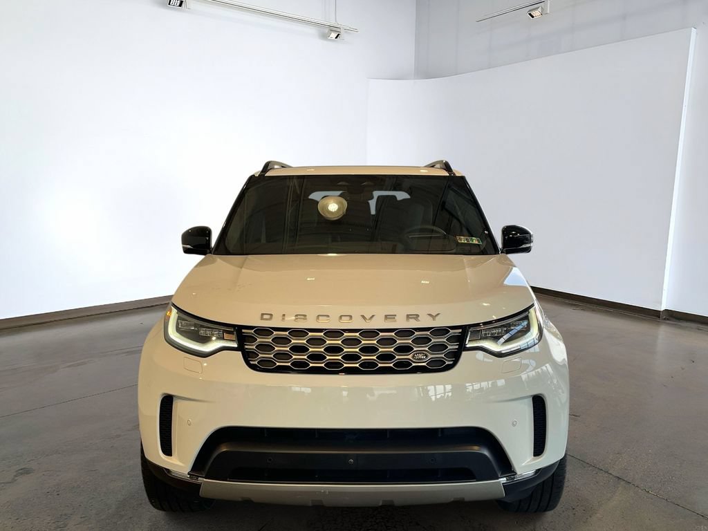 Used 2025 Land Rover Discovery S AWD/4WD image 2