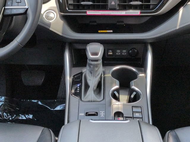 Certified 2024 Toyota Highlander XLE FWD image 19