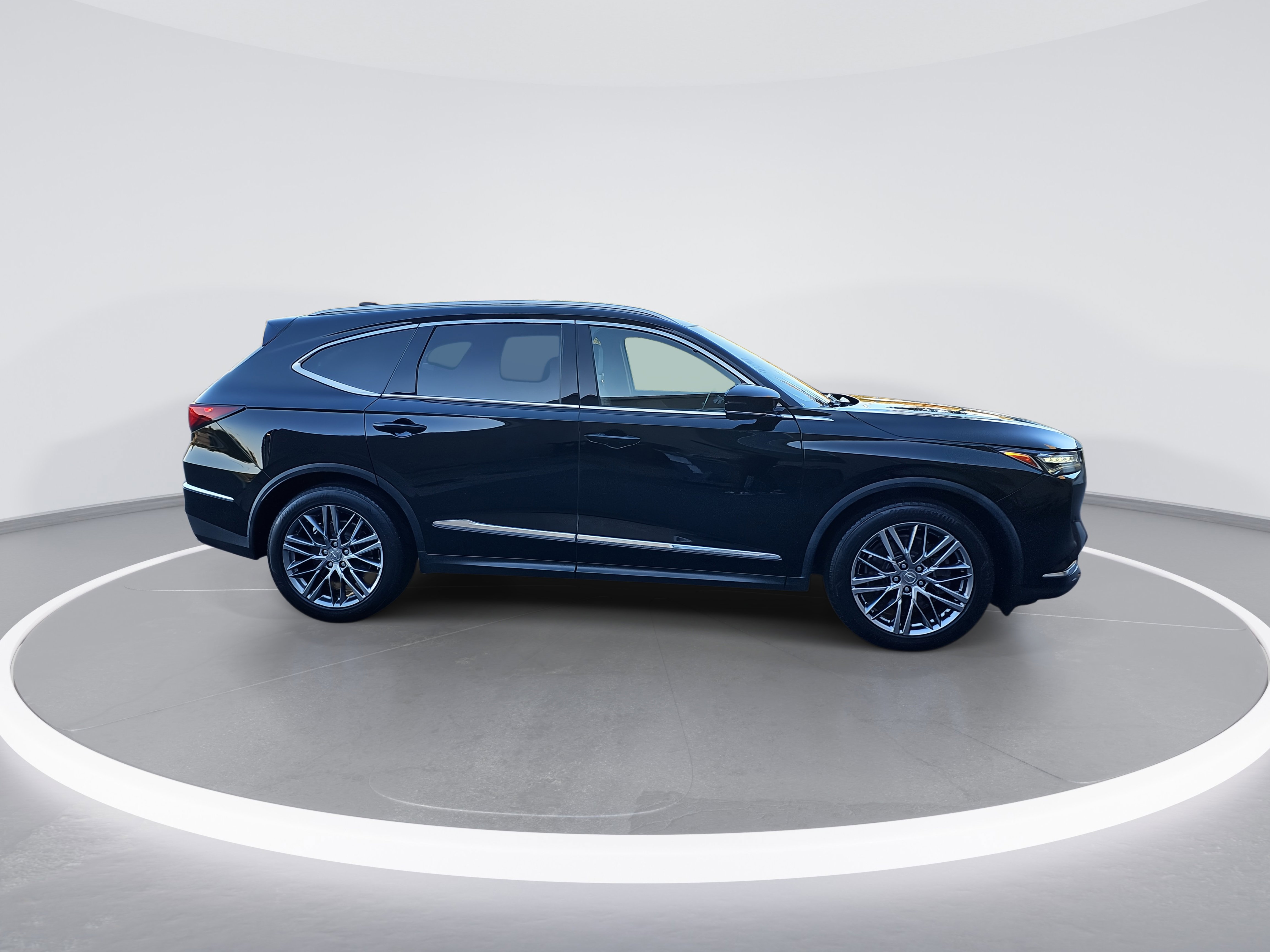 Used 2023 Acura MDX SH-AWD w/ Advance Package image 2