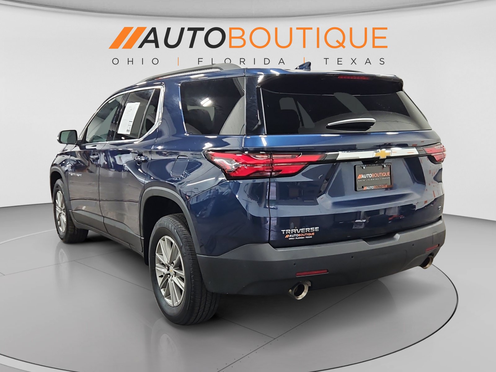 Used 2022 Chevrolet Traverse LT FWD image 3