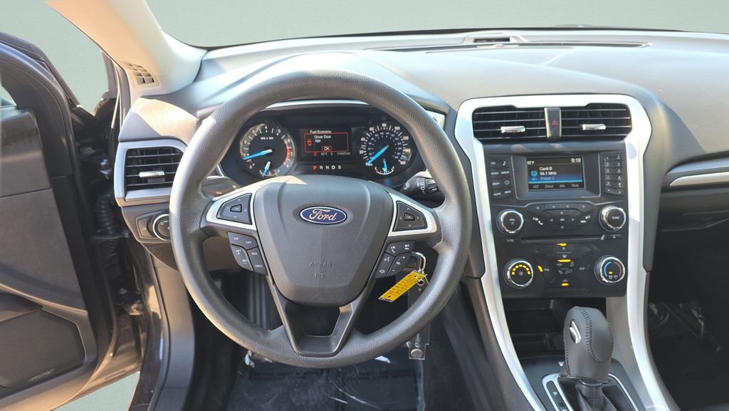 Used 2015 Ford Fusion SE FWD image 15