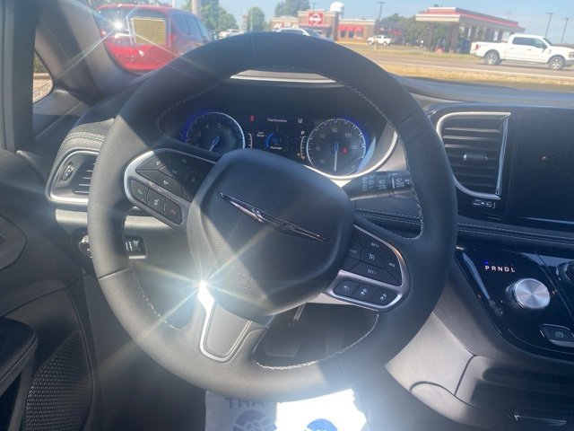 New 2026 Chrysler Pacifica Select image 14