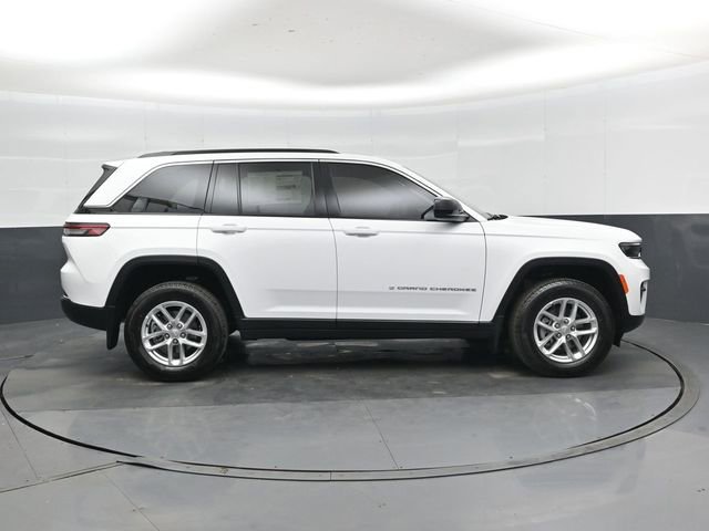 New 2025 Jeep Grand Cherokee Laredo image 2