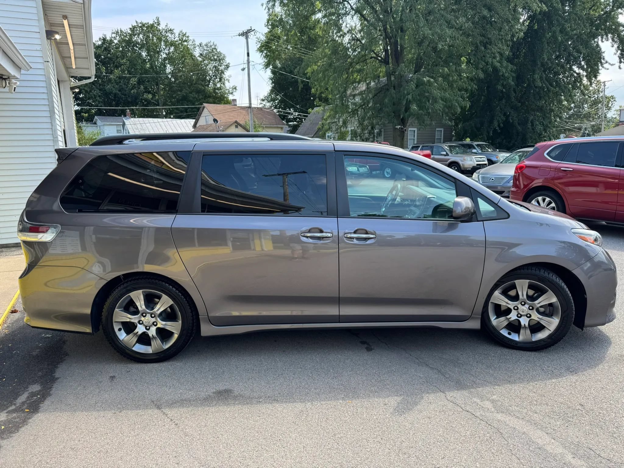 Used 2015 Toyota Sienna SE w/ SE Preferred Package FWD image 9