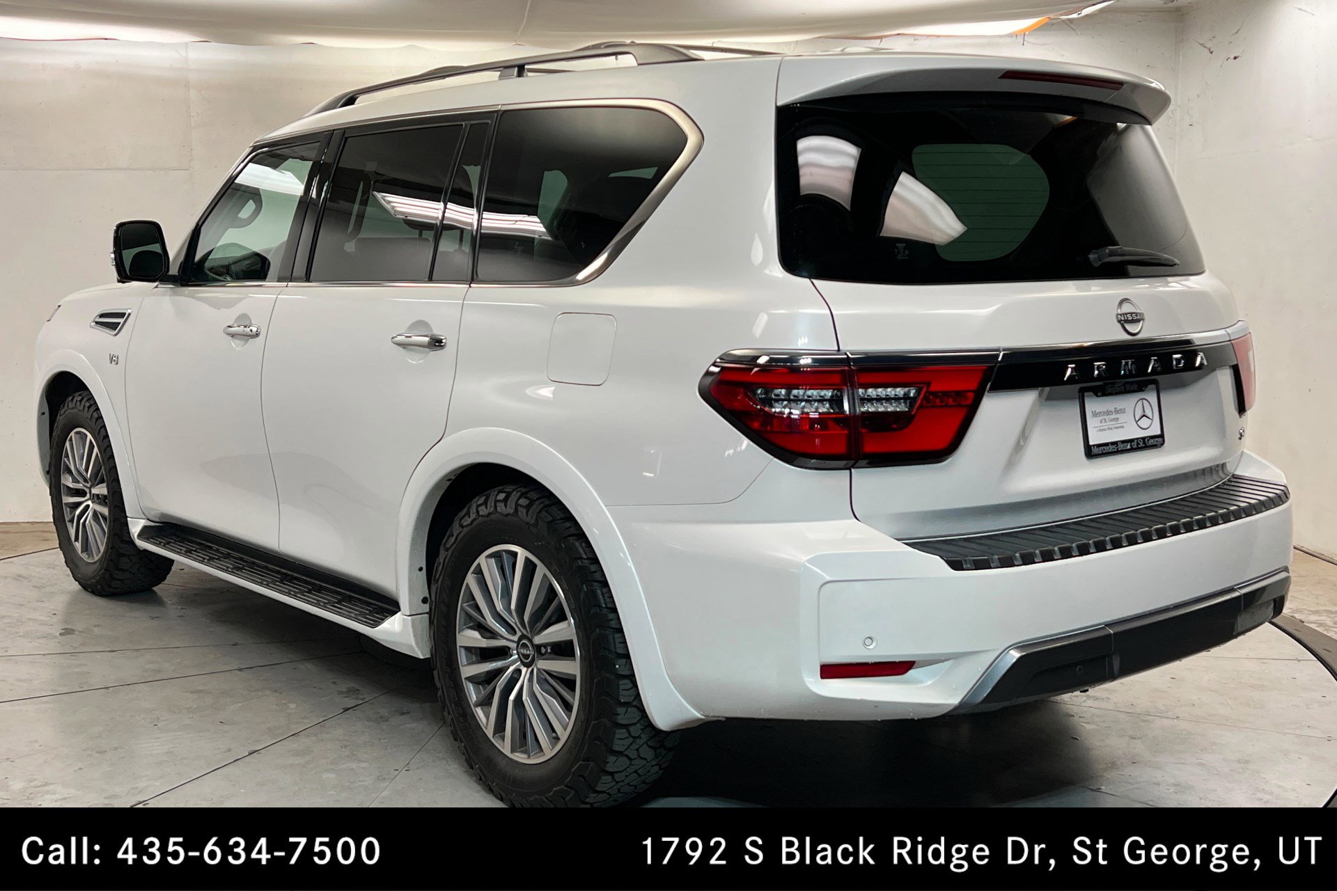 Used 2022 Nissan Armada SL w/ Captain's Chairs Package AWD/4WD image 3