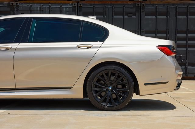 Used 2022 BMW 740i w/ Luxury Rear Seating Package RWD image 34