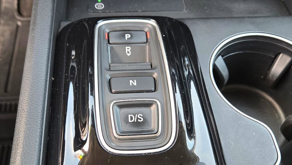 Used 2025 Honda Pilot EX-L image 24