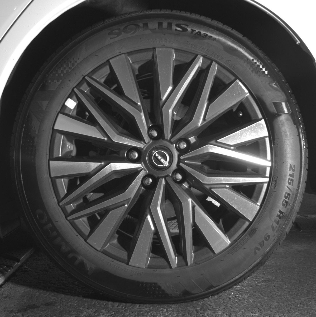 Used 2025 Nissan Altima 2.5 SV FWD image 14